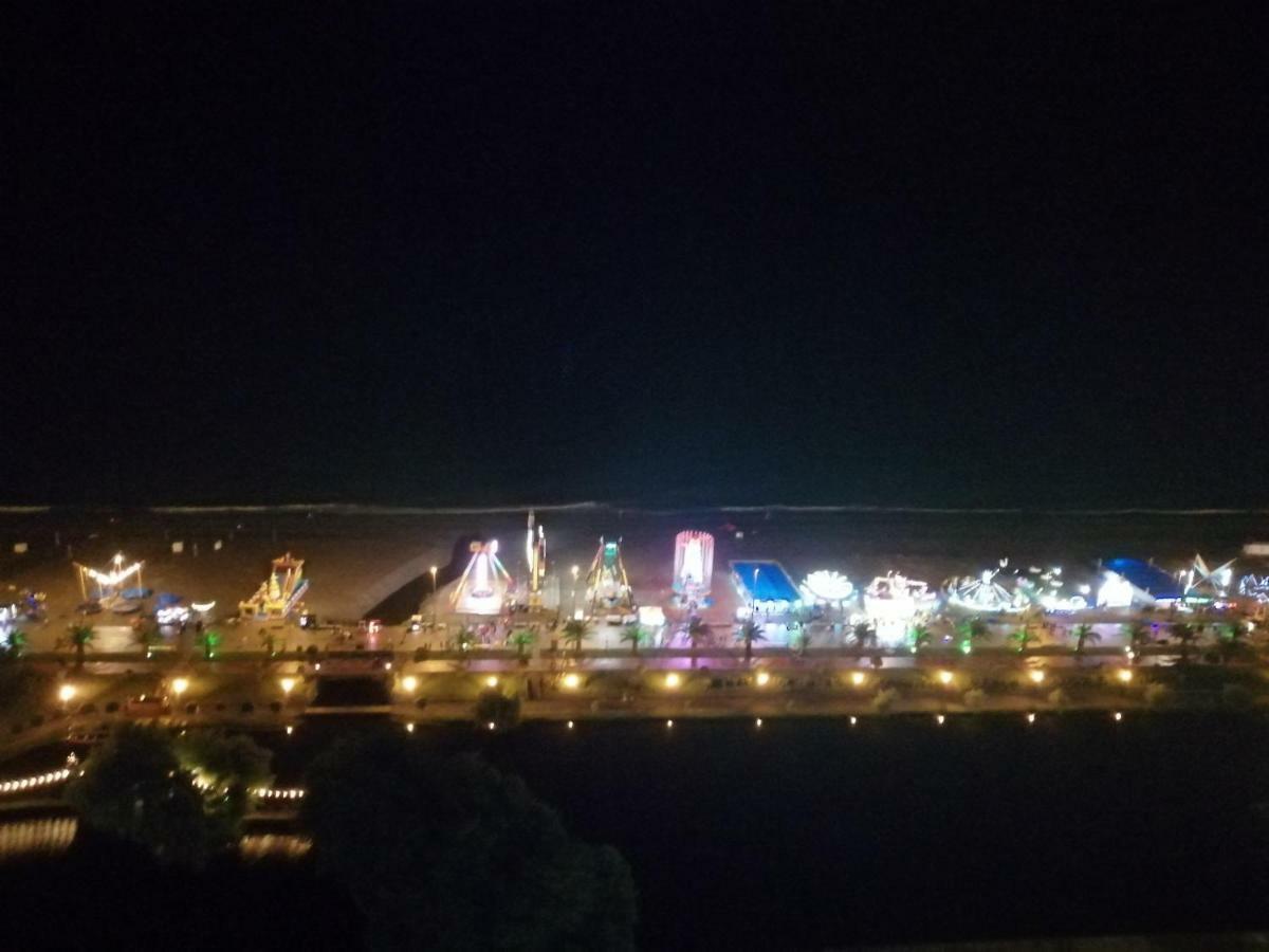 Lamar Hotel Батуми Екстериор снимка